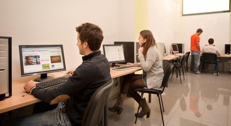 Apartamento Residencia Estudiantes Onix Barcelona Exterior foto